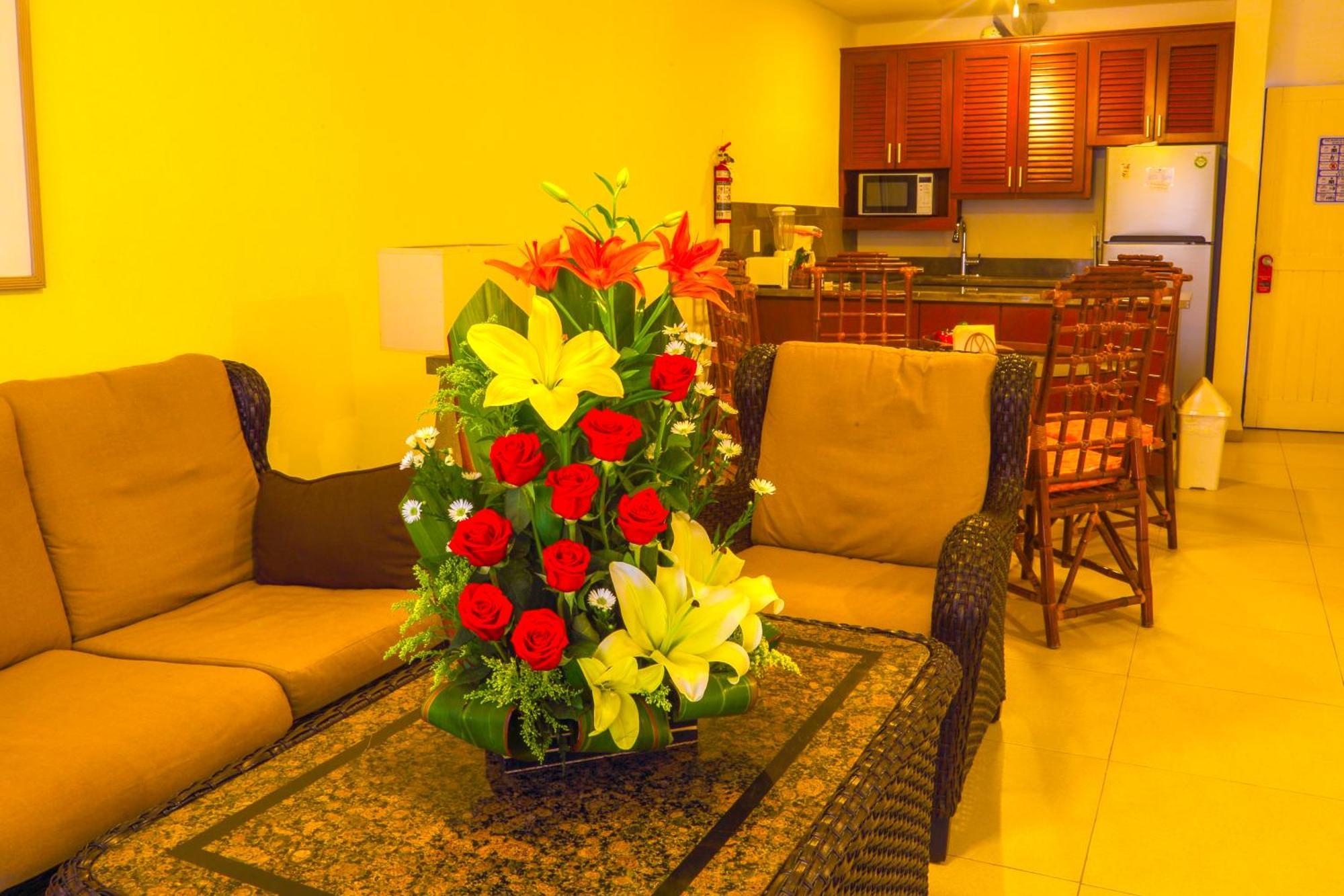 Nautibeach Beach Front Condos In North Beach Isla Mujeres Exterior photo